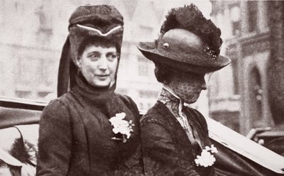 Reina Alexandra, el primer Día de la Rosa Alexandra, 1912 de English Photographer